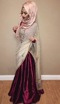 I dont even like saris but shes put this whole outfit together so beautifully Saree With Hijab, Stylish Hijab, Style Hijab, Muslim Fashion Outfits, Hijabi Outfits, Asian Outfits, Hijabi Fashion, Desi Fashion, Muslimah Fashion