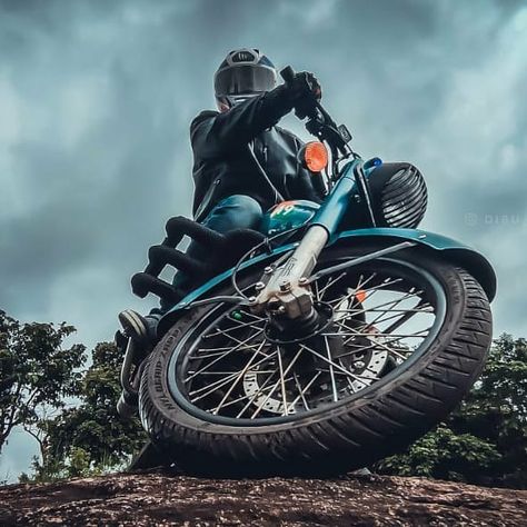 Motorcycle Photography Male, Motocross Photography, Classic 350 Royal Enfield, Motorcycle Photo Shoot, Aesthetic Bike, Royal Enfield Wallpapers, Biker Photos, Biker Photography, Motorcycle Events