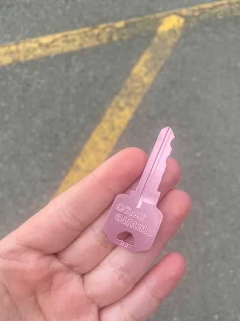 Cute House Keys, Apartment Keys Aesthetic, Luxury Lifestyle Vision Board, House Keys Aesthetic, New House Keys Aesthetic, Pink Keys, Keys Apartment, New House Keys, Nail Suite