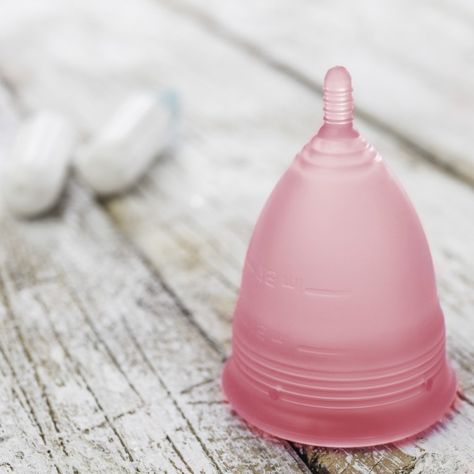 ¿Cuál es la copa menstrual ideal para ti? Shark Week Period, Period Cup, Menstrual Cups, Menstrual Cup, Sanitary Pads, Cloth Pads, Recycled Plastic, Bathrooms, Vision Board