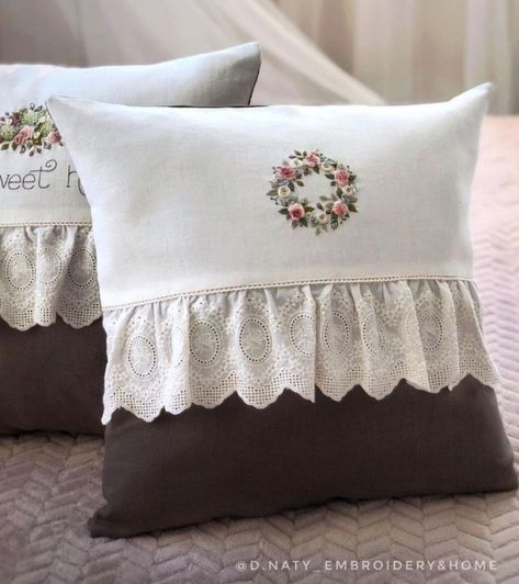 Handmade Sofa, Designer Bed Sheets, Ornaments To Make, Creative Pillows, Cushion Embroidery, Pillows Decorative Diy, Pillow Crafts, Folded Fabric, Sofa Cushion Cover