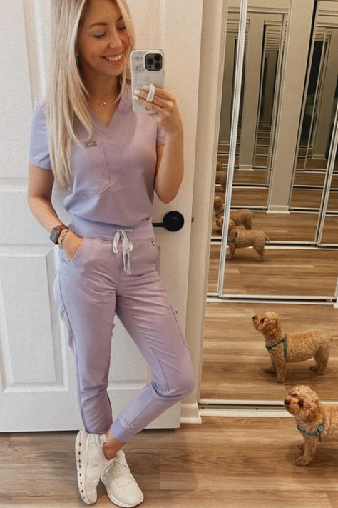 Shoes That Go With Scrubs, Trendy Scrubs, Sneakers For Scrubs, Look Cute In Scrubs, Dental Assistant Scrubs Fashion, Medical Receptionist Outfit Scrubs, Scrubs Styling, Fashionable Scrubs, Nurses Scrubs