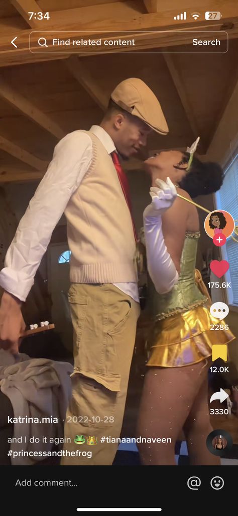 Cute Black Couple Costumes, Tiana And Frog Costume Couple, Couple Costume Ideas Black People, Princess Tiana And Prince Naveen Halloween Costume, Couple Costume Black People, Princess Tiana Couple Costume, Couples Costume Black People, Halloween Costume Princess Tiana, Halloween Black Couple Costumes