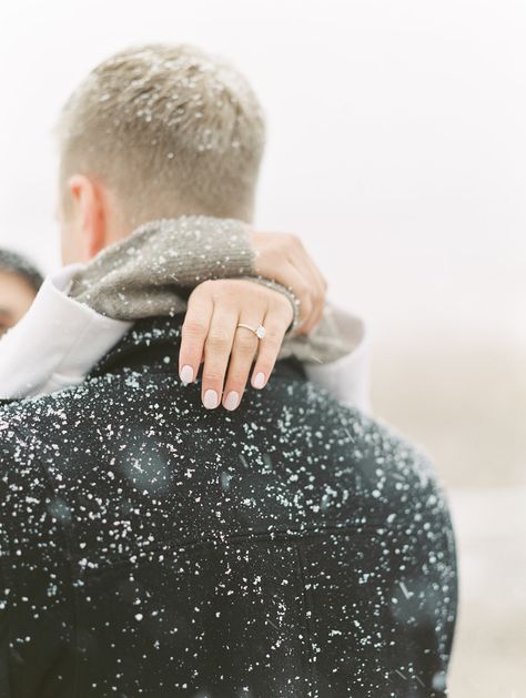 Christmas Engagement Photos, Snowy Colorado, Winter Engagement Photos Outfits, Snow Engagement Photos, Forest Engagement Photos, Winter Engagement Pictures, Engagement Announcement Photos, Creative Engagement Photo, Engagement Session Posing