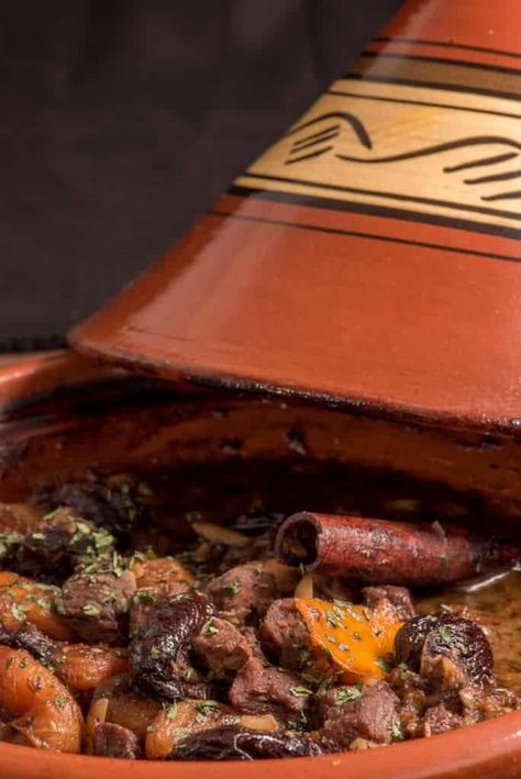 Moroccan Tagine (Lamb with prunes, apricots and honey) Tagine Lamb, Lamb Tagine Recipe, Arabisk Mad, Tajin Recipes, Lamb Tagine, Moroccan Tagine, Moroccan Cooking, Moroccan Dishes, Tagine Recipes