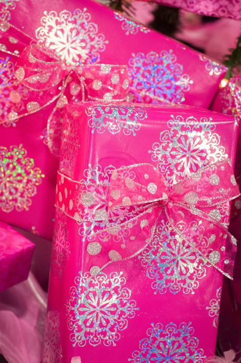 Dreaming Of A Pink Christmas, Glitter Rosa, A Pink Christmas, Pink Xmas, Pink Everything, Pink Passion, Christmas Pink, Rose Bonbon, Pink Things