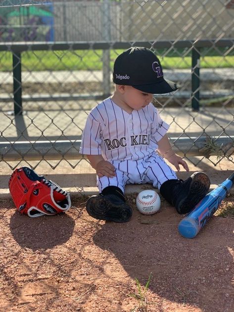 Mlb Wife, Travel Baseball Mom, Kids Playing Baseball, Windy City Series, Baseball Wife, Baseball Couples, Baby Boy Baseball, Liz Tomforde, Baby Baseball