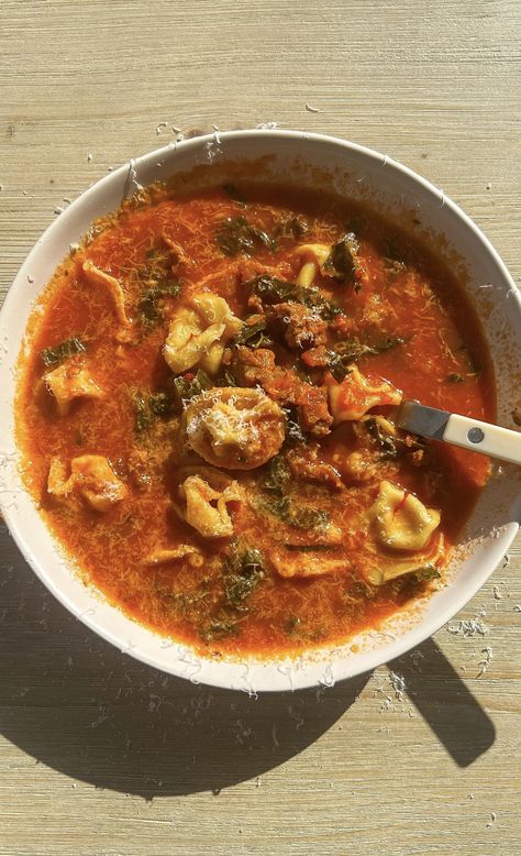 Spicy Tortellini Soup Garlic Ginger Chicken, Ginger Chicken, Sausage Soup, Tortellini Soup, Soup Season, Savory Soups, Soup And Stew, Homemade Soup, Tortellini