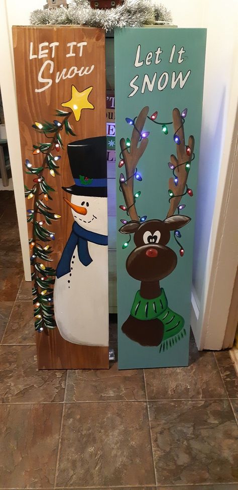 Wood Pallet Painting Ideas Christmas, Paint Signs On Wood Ideas, Board Painting Ideas Christmas, Christmas Door Wood Signs, Christmas Wood Plank Signs, Christmas Painting On Wood Boards, Wooden Christmas Signs Outdoor, Wood Plank Signs Diy, Santa Wooden Signs