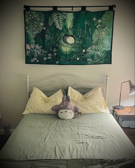 my neighbor totoro, tapestry, studio ghibli, sage green aesthetic Arriety Ghibli Bedroom, Room Decor Studio Ghibli, Studio Ghibli Inspired Room Aesthetic, Ghibli Room Decor, Room Ideas Aesthetic Studio Ghibli, Studio Ghibli Vibes Room, Totoro Bedroom, Studio Ghibli Room, Ghibli Bedroom