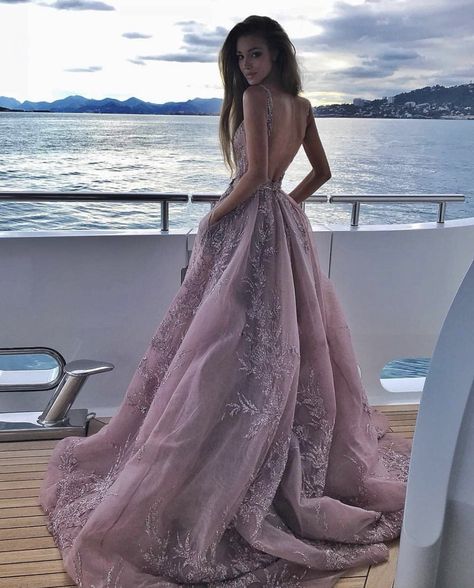 Lara Leito, Yacht Party Outfit, Boat Photoshoot, Dinner Gowns, Fairytale Gown, Runway Gowns, Pink Ball Gown, Yacht Party, Olivia Culpo