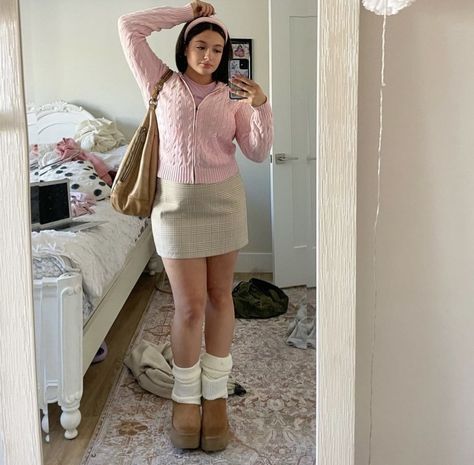 Ugg Coquette Outfit, Uggs With Bows Aesthetic, Coquette Ugg Outfit, Uggs Fit, Platform Ugg Outfit, Coquette Fall Outfits Pink, Pink Uggs Coquette, Ugg Boots Coquette, Ugg Fits