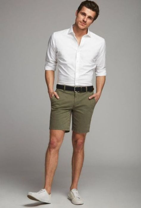 White Shirt Men Outfit, Olive Shorts Outfit, Shirt Men Outfit, Short Verde, Mens Summer Fashion Beach, Mens Fashion Suits Casual, Mens Fashion Casual Shoes, Olive Shorts, Mens Fashion Work