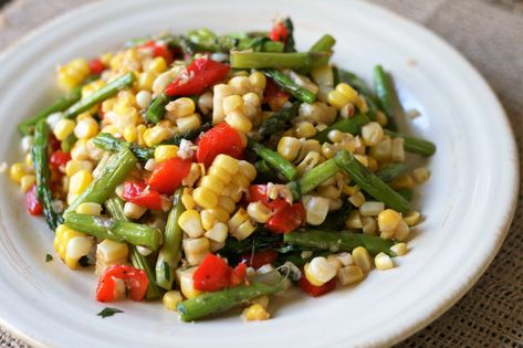 Summer Corn Salad with Asparagus Recipe | Allrecipes Sides For Lobster, Lobster Side Dishes, Southern Potluck, Elote Salad, Salad With Asparagus, Potluck Dessert, Vinegar Coleslaw, Bbq Party Ideas, Beach Recipes