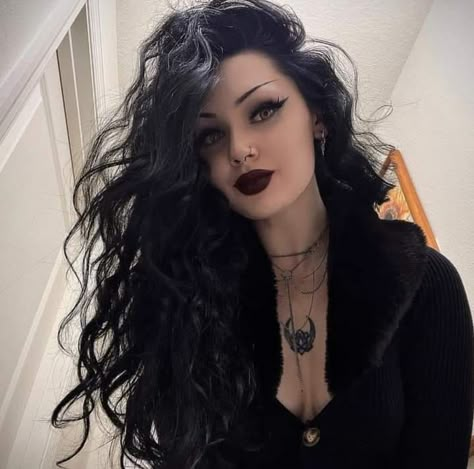 Punk Japanese, 2000s Y2k Aesthetic, Y2k Aesthetic Grunge, Japanese 2000s, Eye Makeup Styles, Goth Hair, Jet Black Hair, Goth Women, Goth Beauty