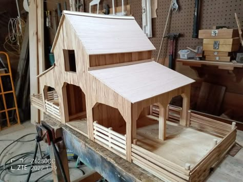 Wooden Toy Barn Plans Diy, Diy Toy Barn For Kids, Toy Barn Diy Wooden, Diy Wood Toys For Kids, Cute Wood Projects, Wooden Toy Farm, Diy Crafts To Sell On Etsy, Wooden Toy Barn, Farmhouse Toys