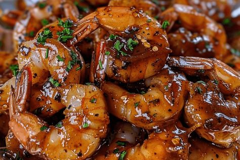 Enjoy this rich and flavorful New Orleans-Style BBQ Shrimp recipe with a buttery, spicy sauce and fresh shrimp. Perfect with French bread! New Orleans Shrimp Recipes, Shrimp New Orleans Recipe, Bbq Shrimp Recipe, Oven Shrimp Recipes, New Orleans Bbq Shrimp, Shrimp Bbq Recipes, Barbecue Shrimp, Fresh Shrimp, Bbq Shrimp