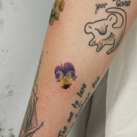 Inna B pansy flower Tattoo Wild Pansy Tattoo, Pansie Tattoo, Pansy Flower Tattoo, Mum Tattoos, Pansy Tattoo, Flower Graduation Cap, Soft Tattoo, Mum Tattoo, Russian Tattoo