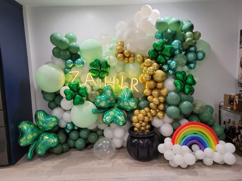 Lucky One First Birthday Centerpieces, Lucky One Balloon Garland, St Patricks Day Balloon Arches, St Patrick Balloon Decoration, St Patrick’s Day Balloon Garland, St Patricks Day Balloon Ideas, St Patrick’s Day Balloons, St Patrick’s Day Party Decorations, St Patricks Day Baby Shower Theme