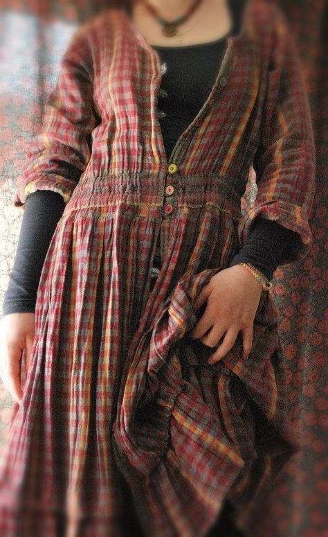 Homestead Wardrobe, Pirate Outfit, Mori Fashion, Cottagecore Outfits, Upcycle Clothes, Cloak, Old Friends, Diy Fashion, I Dress