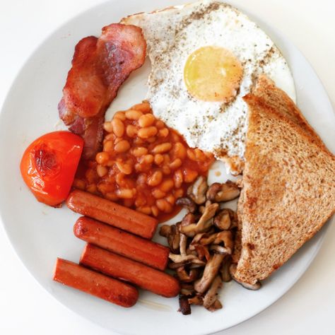 Baked Beans Breakfast Ideas, Mushroom Sausage, Bake Beans, Beans And Tomatoes, Bacon Mushroom, Sausage Bread, Fried Breakfast, English Breakfast Tea, English Breakfast