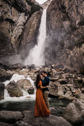 Adventurous Couple, Yosemite Elopement, Mountain Engagement Photos, National Park Elopement, Crazy Ideas, Park Elopement, Engagement Session Outfits, Engagement Poses, Engagement Photo Poses