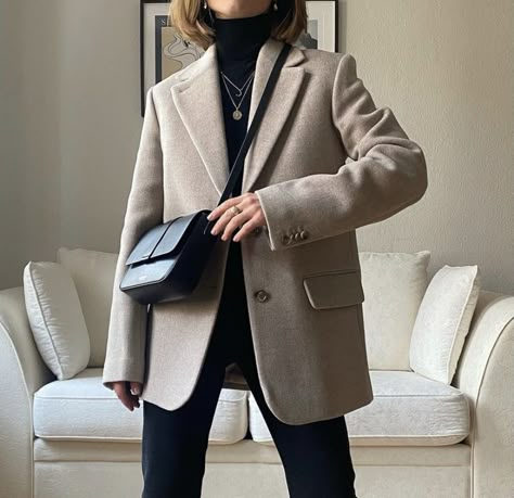 Wool Blazer Outfit, Old Money Chanel, Fall Old Money, Fashion Old Money, Minimalistic Fashion, Cold Fashion, Sewing Dress, Classy Winter Outfits, Daily Outfit Inspiration