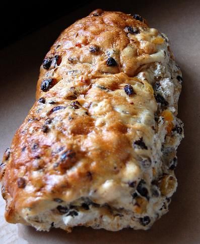 Fruit Bread Recipes, Breads Recipes, Fruit Recipe, Fruit Fresh, Fresh Fruit Recipes, Christmas Bread, Artisan Bread Recipes, Biscuit Bread, Raisin Bread