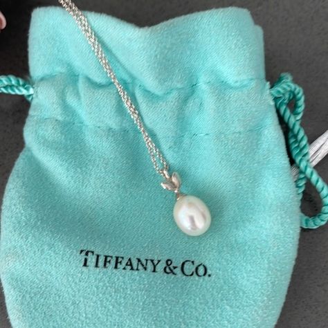 Tiffany and co necklace pearl Tiffany And Co Pearl, Tiffany Pearl Necklace, Tiffany Pearls, Tiffany Bracelet, Tiffany And Co Necklace, Pearl Shop, Necklace Pearl, Real Pearls, Tiffany And Co