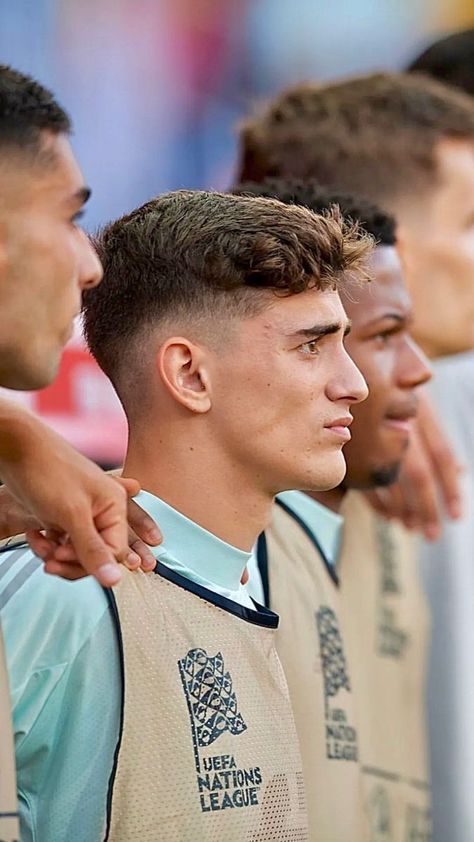 Gavi Hairstyles, Drop Low Fade Haircut, Pedri Haircuts, Pablo Gavi Hairstyle, Pablo Gavi Haircut, Footballers Haircut, Gavi Haircut, Footballer Haircuts, Trend Haircut