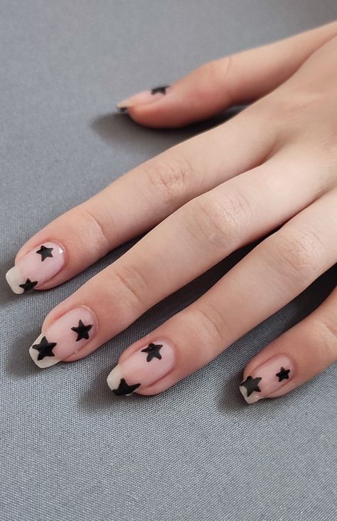 Short Acrylic Nails Designs Stars, Almond Star Nails Designs, Nails Y2k Stars, Nail Ideas Stars, Star Nails Y2k, Aesthetic Nails Y2k, Uñas Y2k, Y2k Stars, Love Nail Art