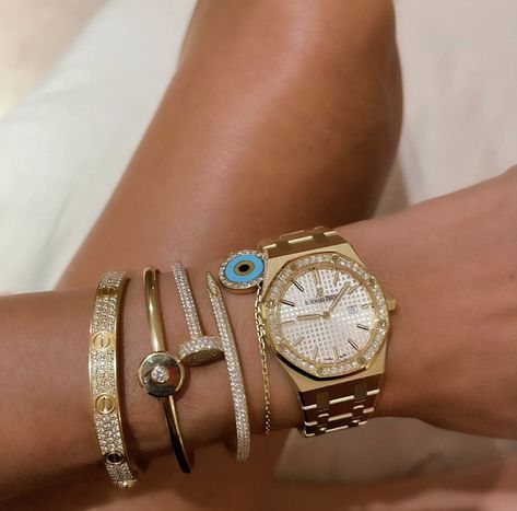 Wrist Jewelry, Cartier Jewelry, Luxury Purses, Classy Jewelry, Stacked Jewelry, Jewelry Lookbook, Women Diamond, Patek Philippe, Dream Jewelry