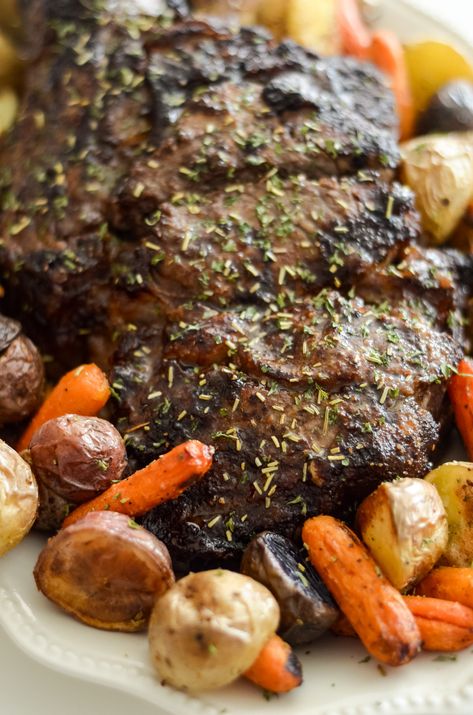 Get ready to make the BEST roast in minutes with this Ninja Foodi Beef Roast, this can also be made in the air fryer and is gluten-free too! Air Fryer Beef Recipes, Beef Shoulder Roast, Cooking Stew Beef, Sweet Potato Ground Beef, Potato Ground Beef, Chicken Panini Recipes, Panini Recipes Chicken, Air Fryer Beef, Spaghetti With Ground Beef