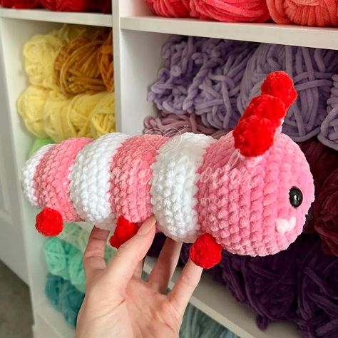 No-Sew Caterpillar "Lovebug" Plush Crochet Pattern - Amigurumi - Wonder Crochet Pink Crochet Patterns Free, No See Amigurumi, Low Sew Crochet Amigurumi, Crochet Nirvana, Crocheted Plushies, Wonder Crochet, Crochet Caterpillar, Crochet Pictures, Valentine Crochet