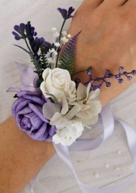 Purple And White Corsage, Corsage Lavender, Corsage Purple, Rustic Wedding Veil, Blue Floral Crown, Wedding Wrist Corsage, Prom Flowers Corsage, Black Corsage, Gatsby Dresses