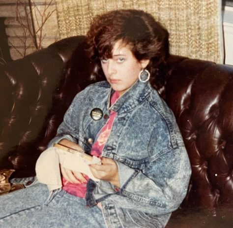 80s acid wash
80s hair
80s denim skirt
80s fashion
80s style 80s Uk Fashion, 80s Popular Girl, Early 80s Aesthetic, Late 80s Fashion, Early 80s Fashion, 80s Jean Jacket, Wrong Generation, 1980s Aesthetic, 80’s Aesthetic