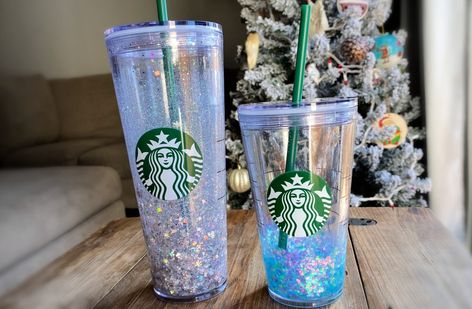 Snowglobe Cups, Cricut Tumblers, Diy Rhinestone Crafts, Snowglobe Tumblers, Globe Tumbler, Starbucks Design, Cup Making, Snow Globe Tumbler, Epoxy Cups