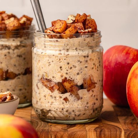 Apple Pie Overnight Oats - From My Bowl Apple Crisp Overnight Oats, Wfpb Breakfast, Macro Breakfast, Apple Pie Overnight Oats, Breakfast Brunch Menu, Apple Overnight Oats, Breakfast Oats, Vegan Overnight Oats, Breakfast Vegan