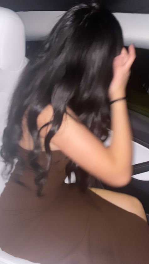 Faceless Picture Latina, Latina Pics For Fake Account, Fake Female Profile Pictures, Catfish Account Pictures, No Face Asthetics Pics, Fake Latina Insta Story, Arch Latina, Catfish Latina Pics, Latina Covering Face