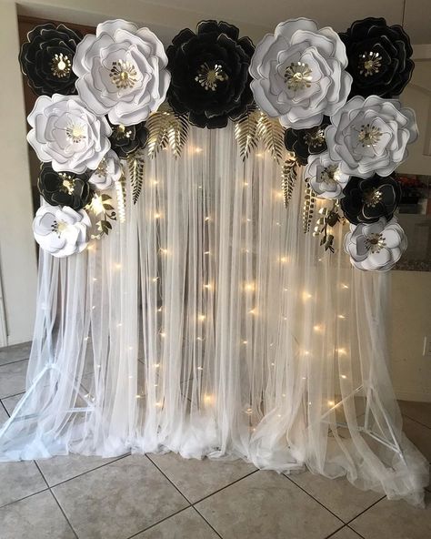 Danielle Gonzales on Instagram: “Just finished this fabulous paper flower backdrop for @bioreigns launch party this Saturday 😍🎉🎉🎉🎉 the color theme is black white with hints…” 60th Birthday Party Decorations, Flower Backdrop Wedding, 50th Birthday Party Decorations, Graduation Party Planning, Graduation Party Themes, Diy Wedding Backdrop, Paper Flower Backdrop, Giant Paper Flowers, 60th Birthday Party