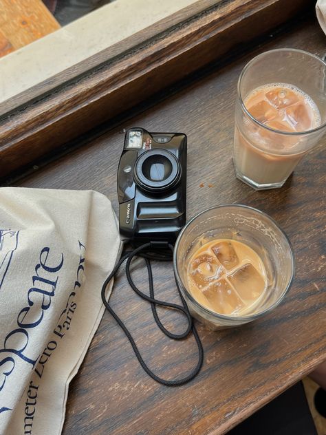 #coffee #coffeeshop #shakespeareandcompany #cafe #camera #analog #paris Cafe Aesthetic Pictures, Cameras Aesthetic, Analog Life, Coffee Photoshoot, Camera Analog, Pretty Sheets, Cafe Photography, Coffee Lifestyle, Analog Camera