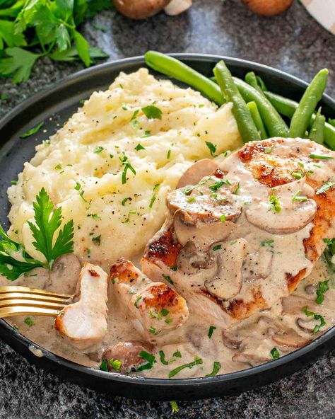 This Creamy Garlic Mushroom Chicken has seared tender chicken breasts smothered in a rich parmesan sauce with mushrooms ready in 30 minutes. #chicken #mushrooms #recipe Creamy Garlic Mushroom Chicken, Mushroom Sauce For Chicken, Garlic Mushroom Chicken, Chicken Breast With Bacon, Creamy Mushroom Chicken, Creamy Garlic Mushrooms, Chicken Mushrooms, Smothered Chicken, Tender Chicken Breast