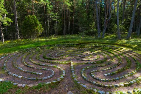 Backyard Labyrinth, Labyrinth Garden, Outdoor Meditation, White Gravel, Labyrinth Design, Walking Meditation, Meditation Garden, Walking Paths, Backyard Inspo