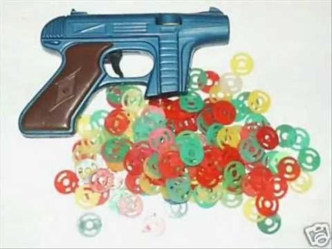 Best Toys Of 1970's- we found these little discs everywhere for years after the gun was gone!  They multiplied, I think! lol Vintage Toys 80s, Lost Childhood, Mario Toys, 1970s Toys, 1960s Toys, 70s Toys, Old School Toys, Child Hood, Childhood Memories 70s