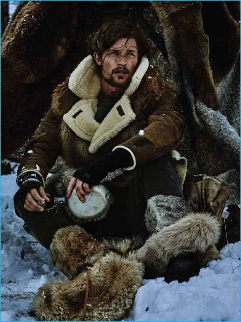 Miguel Arnau outfits Wouter Peelen in a Tommy Hilfiger shearling jacket, paired with a Coach leather vest, Etro shirt, Emporio Armani pants, and Demobaza boots. Wouter Peelen, Sheepskin Jacket, Rugged Style, The Revenant, Mountain Man, Fur Fashion, Leather Vest, Gentleman Style, Shearling Jacket