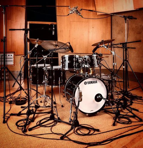 Yamaha Recording Custom. 100% Birch Shells (6-ply) with brown finish inside the shell. 30* bearing edges and high tension lugs.… Yamaha Drum Sets, Yamaha Drums, Drum Room, Drum Sets, High Tension, Drum Kits, Drum Set, Cymbals, Percussion