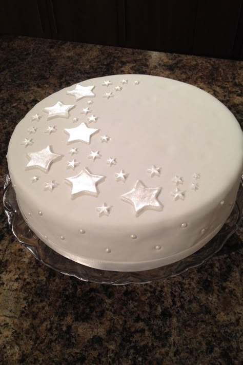 Star Cake Decorations, Star Cake Aesthetic, Star Birthday Cake Aesthetic, Cake With Stars Design, The Weeknd Cake, Star Cake Birthday, Star Themed Cake, Star Cake Ideas Birthdays, Birthday Cake Stars