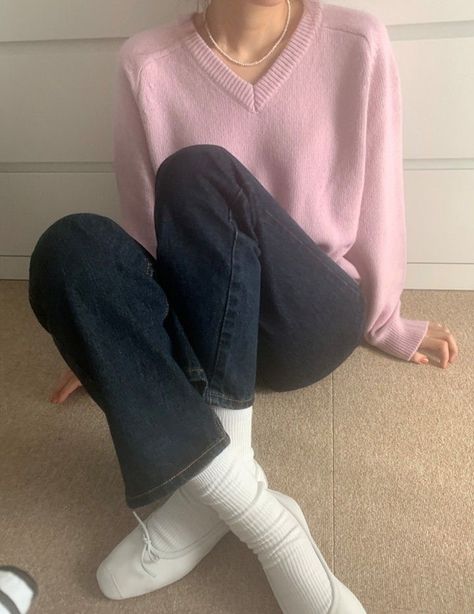 Pink Socks Outfit, Boston Outfits, Campus Outfit, Neat Casual Outfits, Sock Outfits, Korean Casual Outfits, Stockholm Fashion, 가을 패션, Aesthetic Outfits