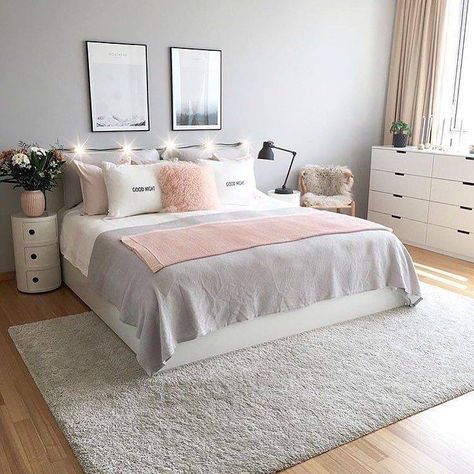 Teenage Bedroom Decorations, Idea Bilik Tidur, Reka Bentuk Bilik Tidur, Hiasan Bilik Tidur, Living Room Wall Units, Woman Bedroom, Small Apartment Decorating, Trendy Bedroom, Teenage Bedroom