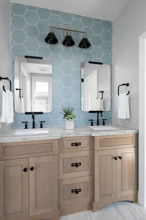 Jack N Jill Bathroom Ideas, Light Blue Bathroom, Beach Style Bathroom, Blue Bathroom Tile, Beach House Bathroom, Jack And Jill Bathroom, Jack And Jill, Beach Bathrooms, Blue Bathroom